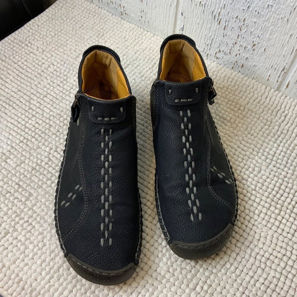 Fashion Casual Men’s Leather Shoe size 42/8.5 unique shoe